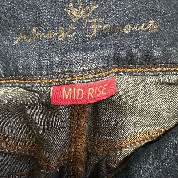 Almost Famous Jeans Midrise Skinny Distressed Medium Wash Stretch Size 7 - Picture 4 of 4